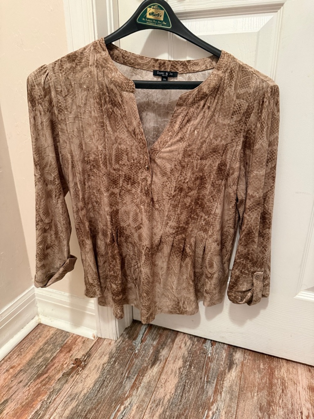 Sami & Jo petite Brown Snake-Print Split-Neck Blouse
